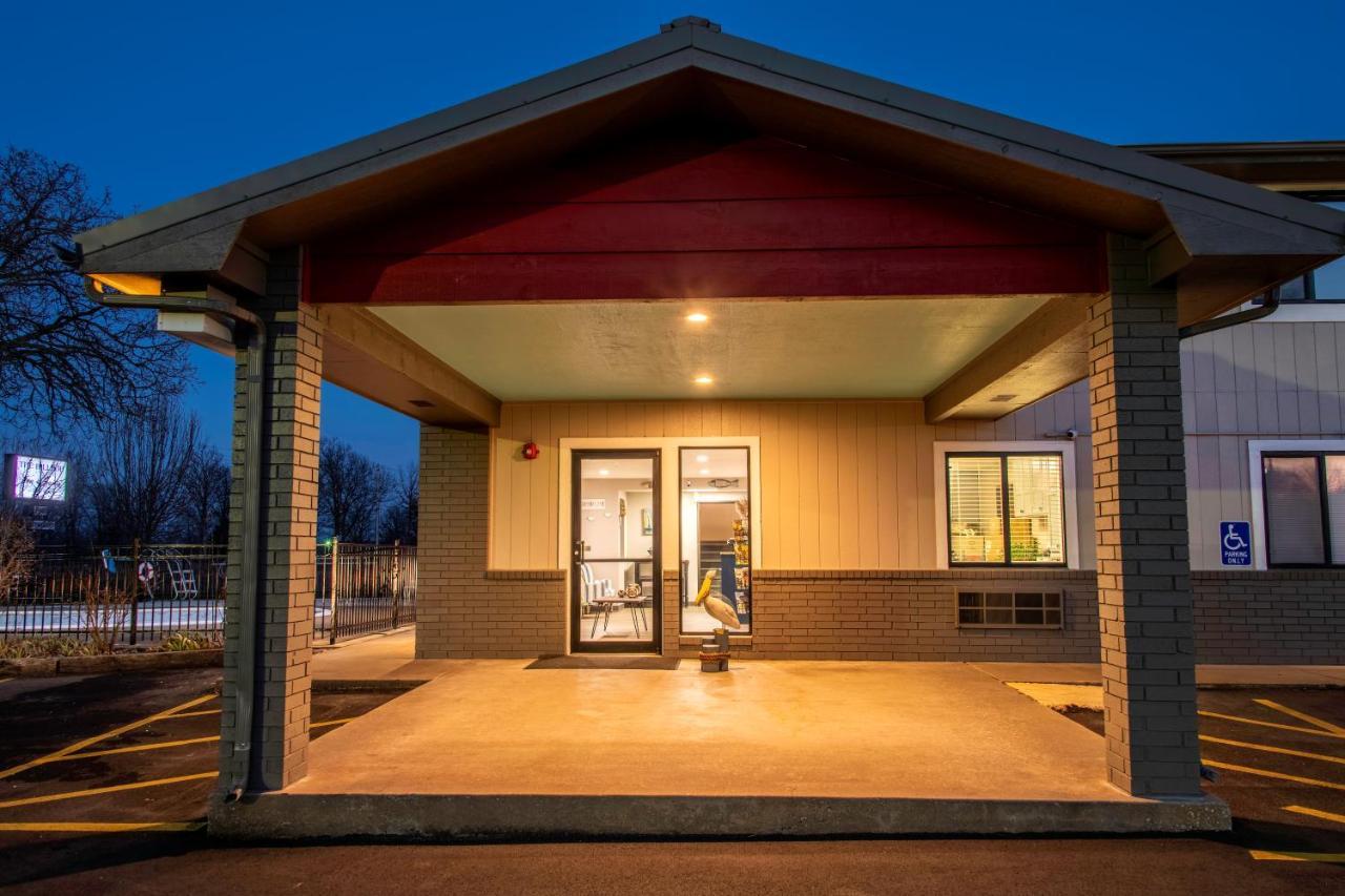 Hilltop Inn & Suites Grove Kültér fotó